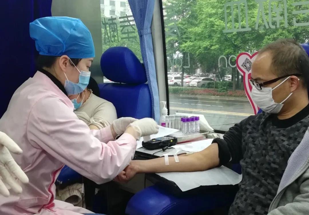 爱心献血，温暖中国，十大买球的正规网站在行动！