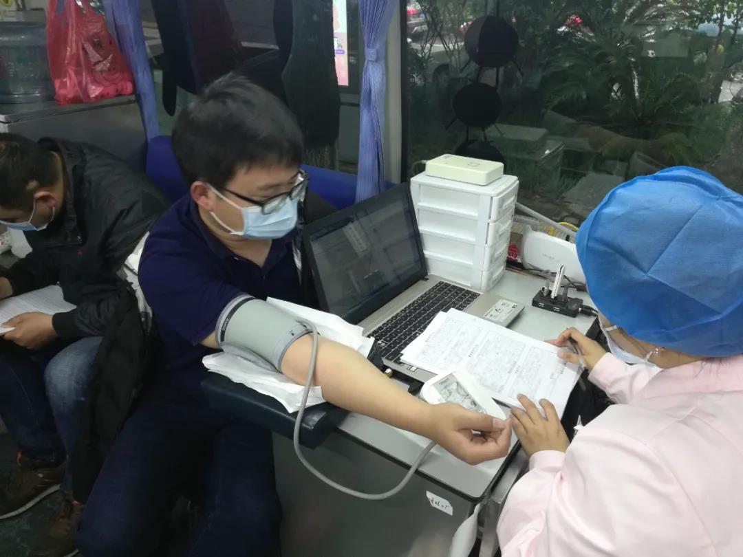 爱心献血，温暖中国，十大买球的正规网站在行动！