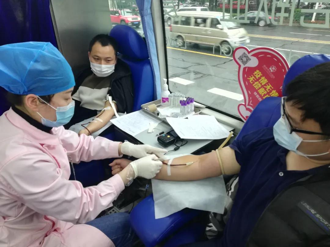 爱心献血，温暖中国，十大买球的正规网站在行动！