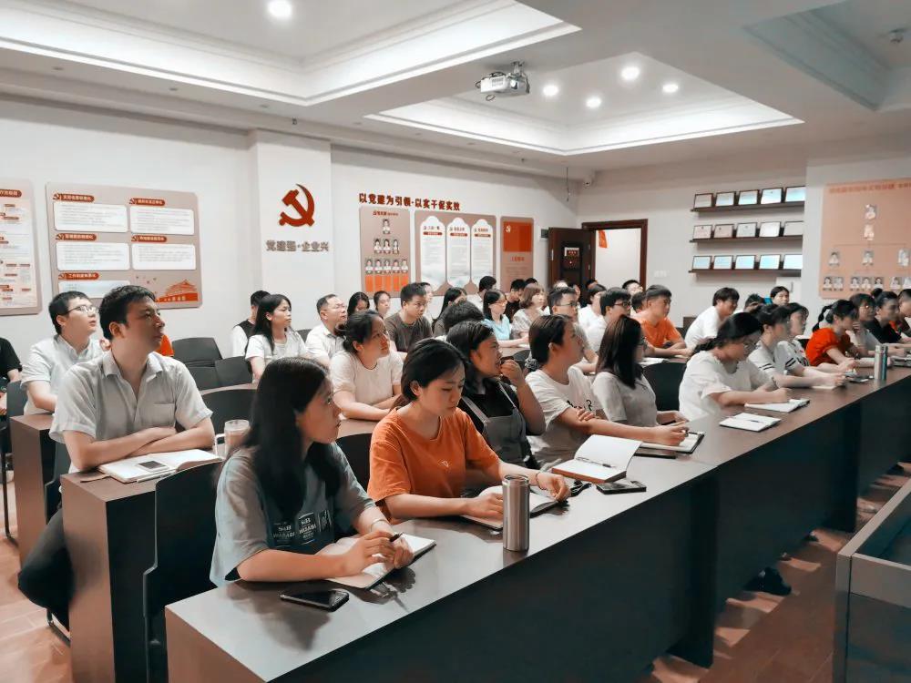 热烈庆祝建党99周年，十大买球的正规网站组织全体骨干召开“不忘初心、牢记使命”主题教育活动